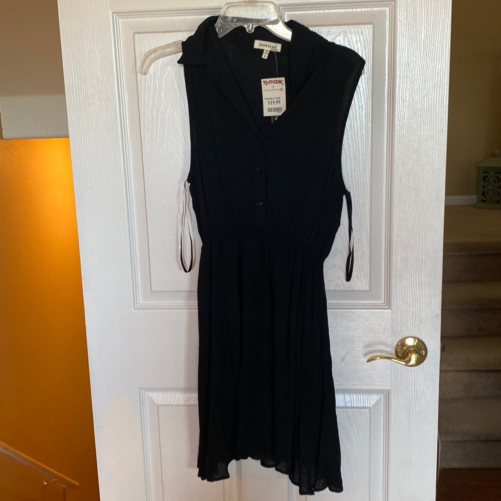 Cute sleeveless dress. Size large. NWT